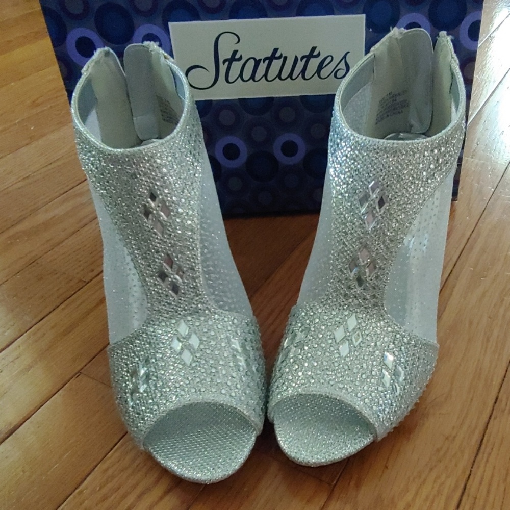 Formal dress shoes